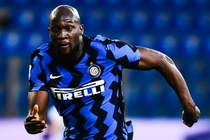 Lukaku toa sang sau cu but toc tu san nha hinh anh