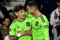 Sao trẻ MU xin phép Ronaldo trước khi thực hiện pha ăn mừng