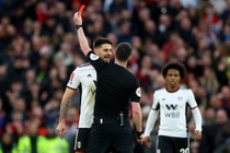 Mitrovic hối hận vì mất kiểm soát ở trận thua MU