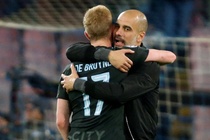 Phản ứng của Guardiola khi bị De Bruyne quát