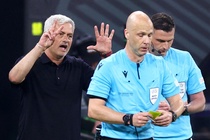 Mourinho bị UEFA buộc tội vì nhục mạ trọng tài