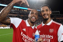 Noi lo ap toi Arsenal hinh anh