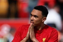 Alexander-Arnold roi Liverpool voi gia re beo hinh anh