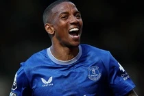 Ashley Young sap that nghiep o tuoi 39 hinh anh