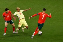 Ronaldo 2 lan cuop bong trong chan Yamal hinh anh
