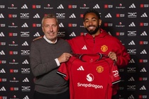 Manchester United cong bo tan binh dau tien hinh anh