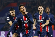 Thua Chelsea, PSG 'mo ket' mua 7 tan binh hinh anh