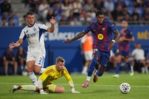 Yamal lap cu dup, Rashford sut hong truoc khung thanh bo trong hinh anh