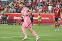 Messi sut xa thanh ban, danh got kien tao dang cap hinh anh