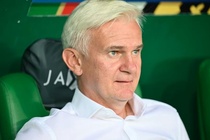 Cuu HLV Champions League dot ngot qua doi o tuoi 49 hinh anh