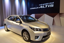 Ảnh chi tiết Toyota Corolla Altis vừa ra mắt ở Việt Nam