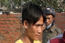 Cha sat hai con 5 tuoi roi chon ben hong nha hinh anh