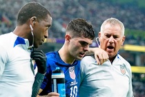 Christian Pulisic vao vien sau khi ghi ban thang cho My hinh anh