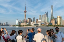 Khách Trung Quốc dồn dập mua tour du lịch dịp 1/5