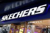 Hang giay Skechers bi thau tom voi gia hon 8 ty USD hinh anh