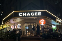 Chagee dong cua som trong ngay khai truong hinh anh