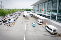 Sân bay Nội Bài đổi điểm đón xe công nghệ sau phản ánh của hành khách