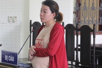 Mot phu nu linh an sau vu nguoi Viet tu vong trong container o Anh hinh anh