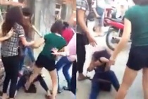 Cô gái bị dàn chân dài, quần ngắn đánh hội đồng trên phố