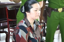 Vợ bí thư xã giết người để xù nợ lạnh lùng trước tòa