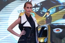 Xe sang, mẫu Tây tràn ngập Vietnam Motor Show 2014