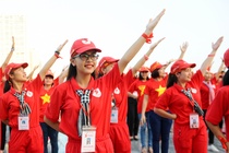 2.000 nguoi xep hinh la co Viet Nam tai Ha Noi hinh anh