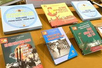 Bo sach ky niem 50 nam chien thang Ha Noi - Dien Bien Phu tren khong hinh anh