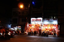 Giao thua, nam het, Tet den o cho Ong Ta hinh anh