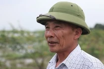 Doi dien 'ngu phu bi an' cuu 3 tre duoi nuoc roi lang le roi di hinh anh