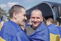 Video trao tra tu binh do Tong thong Zelensky dang tai hinh anh