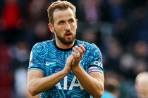 Tottenham lỡ cơ hội vượt Man United
