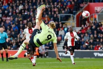 Haaland lập siêu phẩm trong trận thắng của Man City