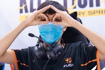 Team Flash ha guc V Gaming trong ngay Gray the cho ADC hinh anh