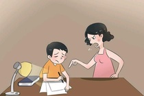 Be gai Trung Quoc bo nha di vi bi cha me che hoc kem hinh anh