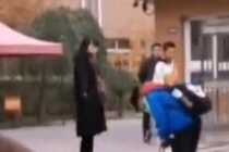 Quy định học sinh cúi chào giáo viên gây tranh cãi ở Trung Quốc