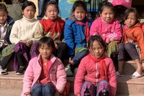 Hoc sinh mien nui tro lai truong sau dot ret ky luc hinh anh