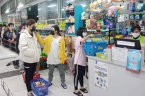 Sinh vien DH FPT chu dong xin vao khu cach ly hinh anh