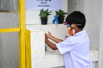 Philippines mở cửa 100 trường học sau 19 tháng đóng cửa vì dịch