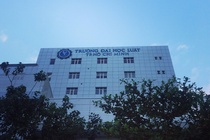 Đại học Luật TP.HCM buộc thôi học hàng chục sinh viên