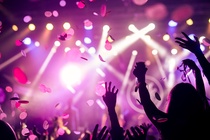 Làm thêm nhiều việc cùng lúc để có tiền đi xem concert của thần tượng