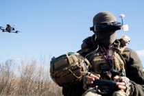 Ukraine tap kich Moskva, Kremlin tuyen bo lenh ngung ban tu dem 7/5 hinh anh