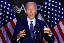 Cuu Tong thong Biden mac ung thu di can hinh anh