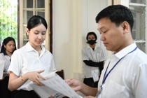 Cham kiem tra it nhat 5% bai Ngu van ky thi tot nghiep THPT 2025 hinh anh
