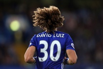 Cau chuyen xuc dong ve co dong vien duoc David Luiz tang ao hinh anh