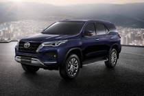 Toyota Fortuner thay doi ra sao trong 15 nam qua? hinh anh