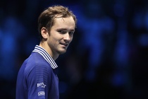 Medvedev giành vé sớm vào bán kết ATP Finals