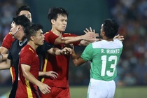 Hoàng Đức phản ứng gay gắt trước hành động xấu của U23 Indonesia