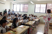 Học sinh Chu Văn An trong giờ tiếng Nhật đầu tiên