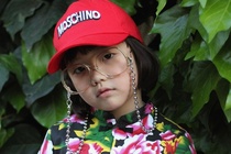 Cô bé 6 tuổi nổi tiếng với phong cách thời trang sành điệu