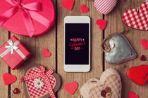 Mua dien thoai nao tam 10 trieu tang ban gai ngay Valentine? hinh anh